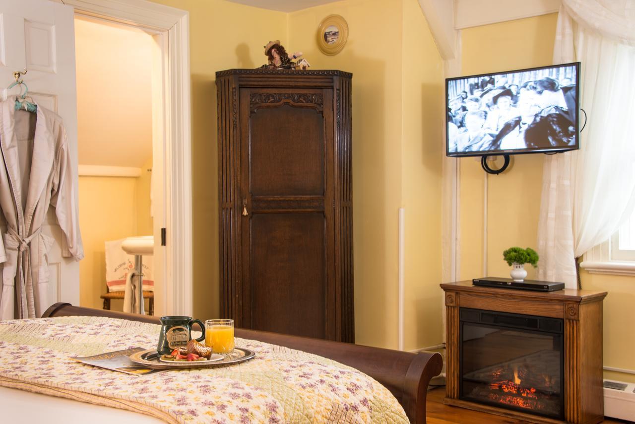 Caldwell House Bed And Breakfast Salisbury Mills Bagian luar foto